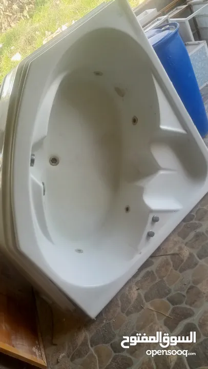 جاكوزي شبه جديد للبيع بسعر مغري