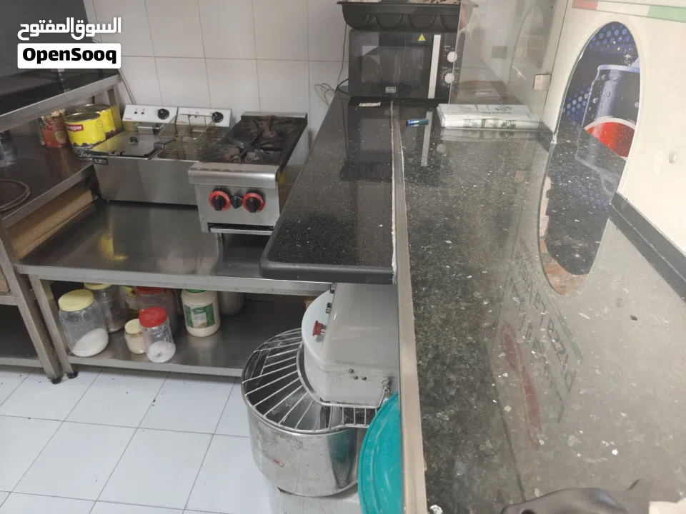 مطعم بيتزا وباستا للبيع