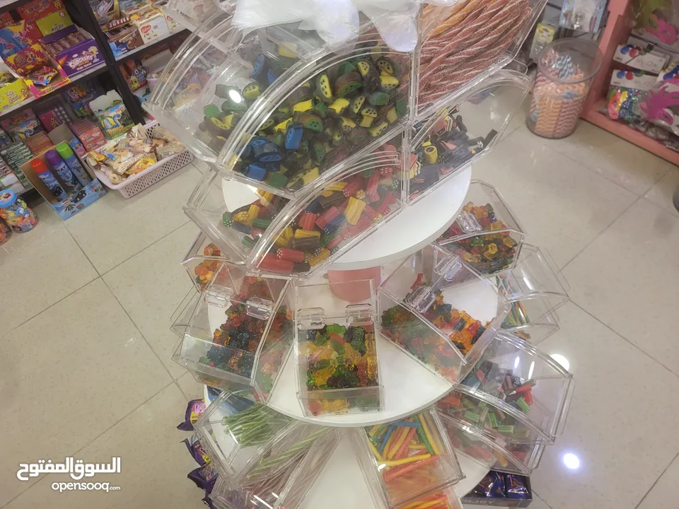محل شوكولاته وعصائر ومناسبات لبيع كامل بالبضاعه والاجهزة