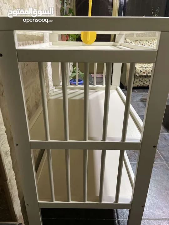 طاوله تغير حفاضات من IKEA جديده بالكامل