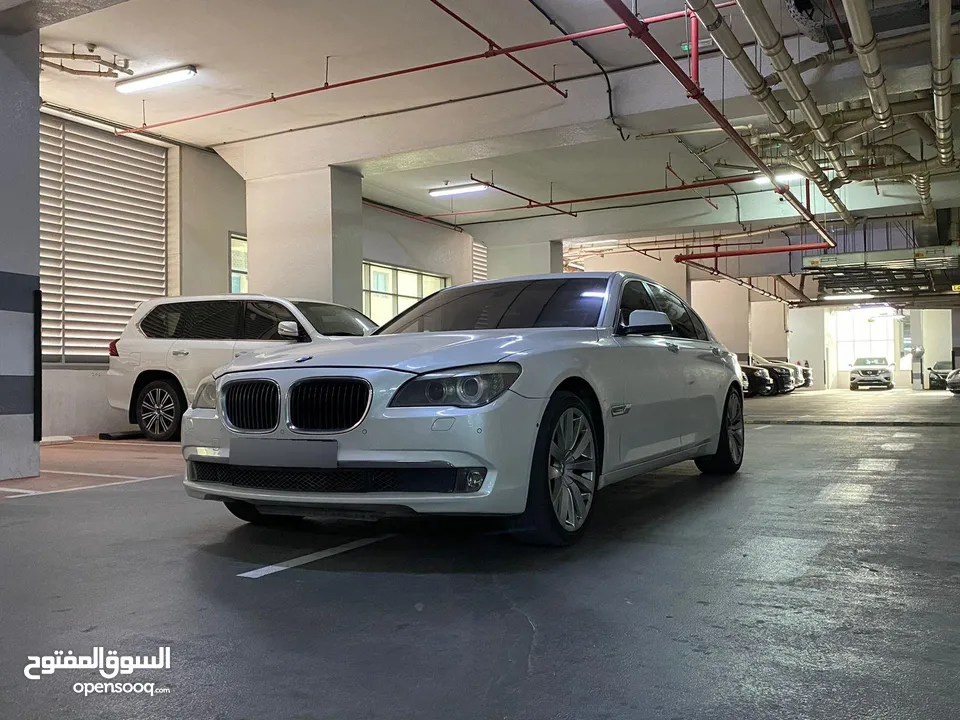 BMW. 740. 2012