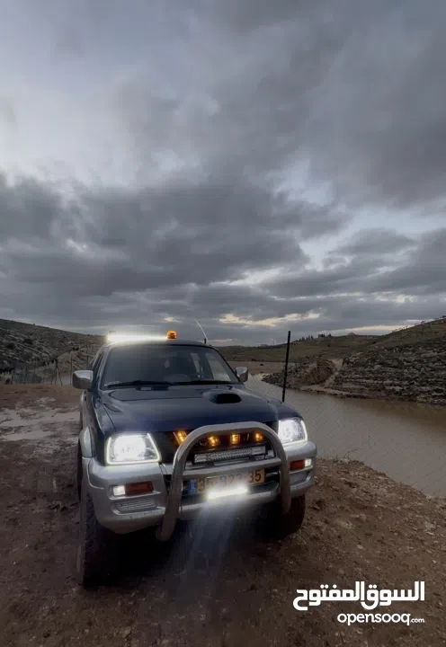 متسوبيشي ماقنومL200 2001