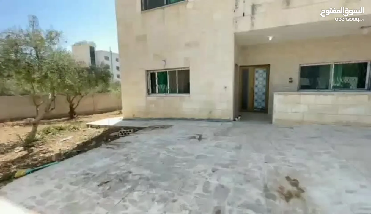 شقة جديدة فخمة مفروشة طابق ارضي للايجار وساخة دوار صحارى