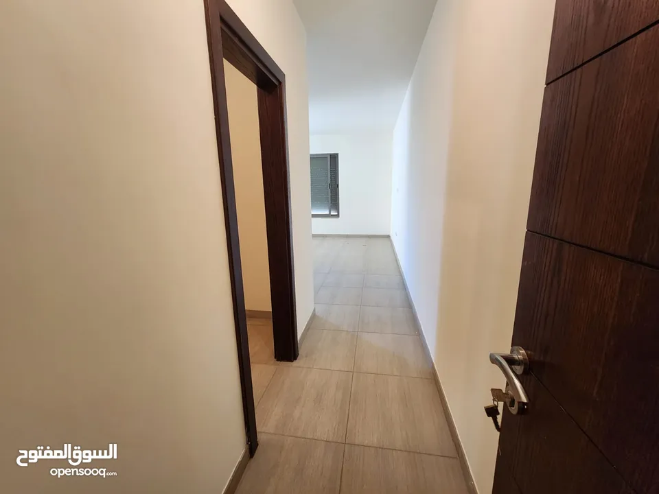 شقة فارغة للبيع في منطقة الدوار الرابع ( عدد 2 ) ref : 14339
