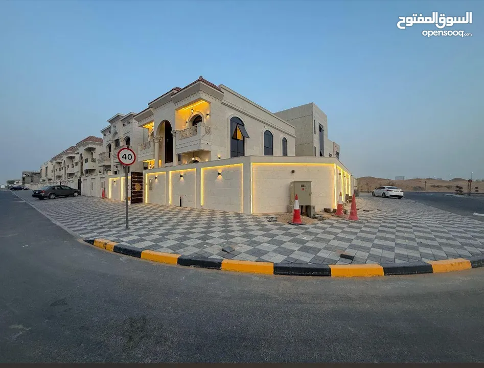 فيلا فاخرة للبيع في الحليو - مقابل أزھى زاوية مميزة – موقع راقٍ وسكني