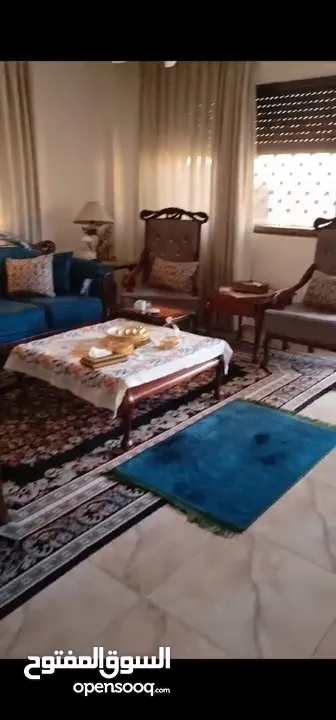 شقة طابق ثاني مميزة بارقى منطقة الزرقاء في جبل المغير