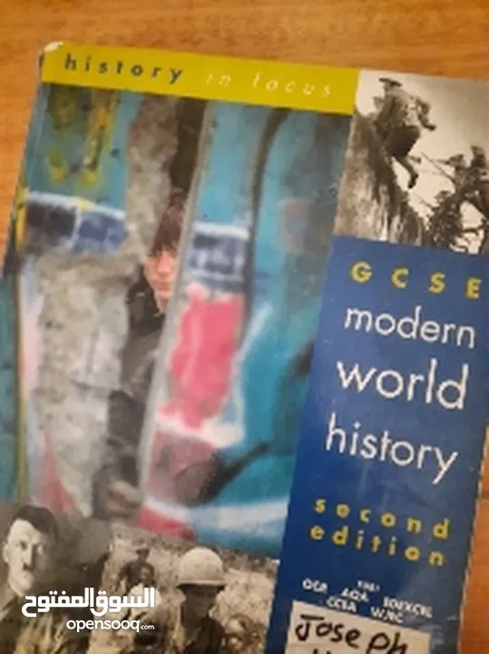 كتب نظام   GCSE  history & lab biology وكتابين رياضيات  9 + 8