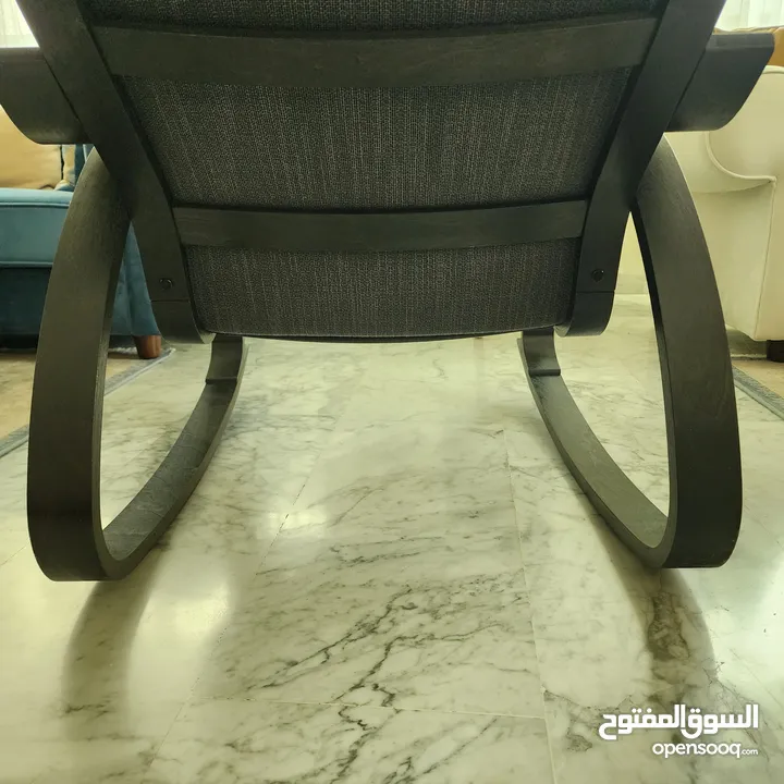 كرسي هزاز فخم و عصري للبيع بحالة ممتازة جدا