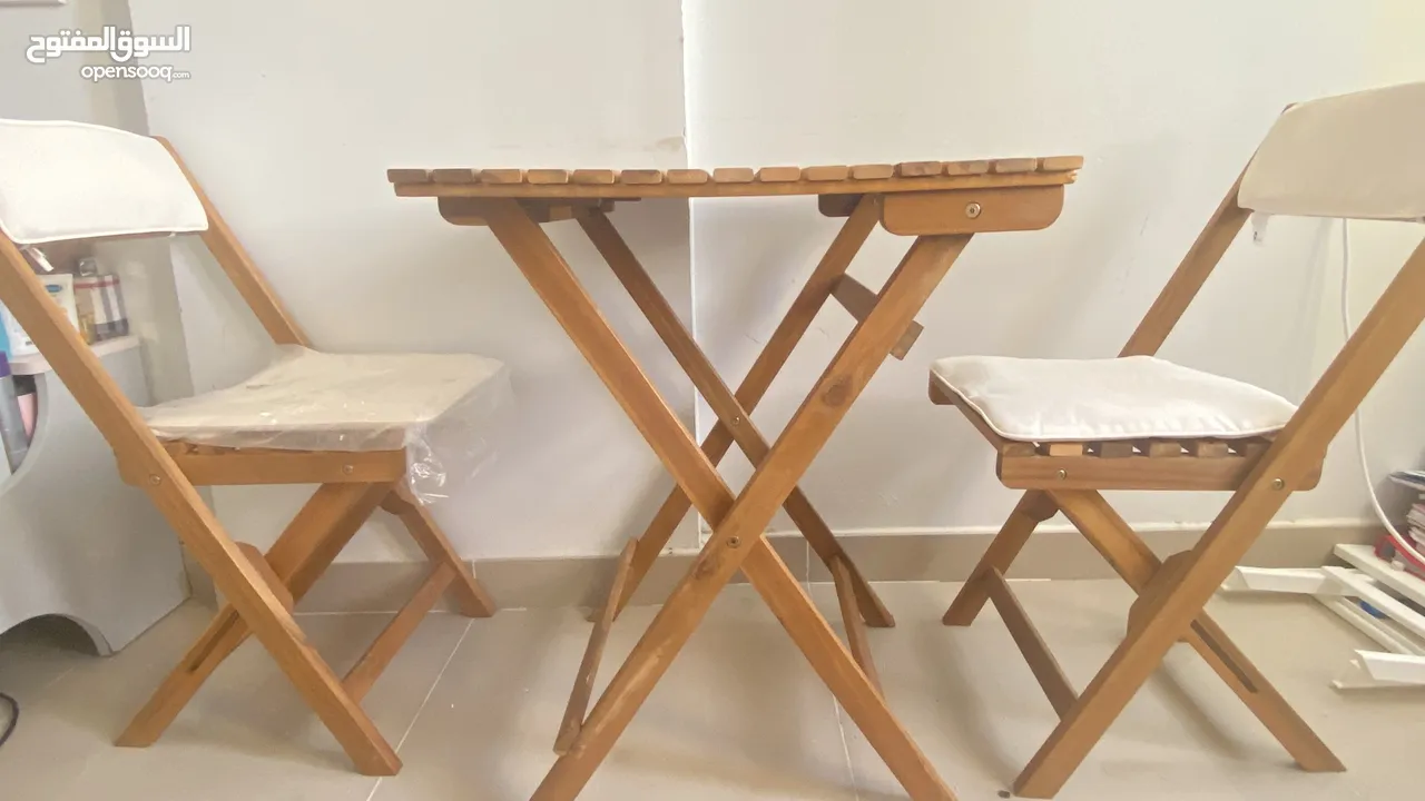 اثاث للحديقة طاولة و2 كراسي  Little used foldable table and 2 foldable chairs for balcony