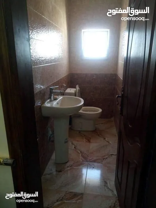 شقه للبيع في منطقة البارحه
