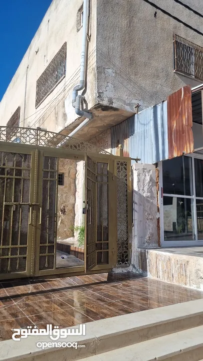 منزل ارضي جزء من بناء مفروز للبيع