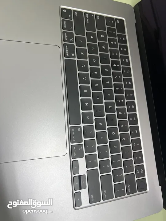 ماك بوك m3 air 2024  256GB/16GB   15 inch   مشحون شحنتين فقط  مع كرتونته وشاحن  البطاريه 100%