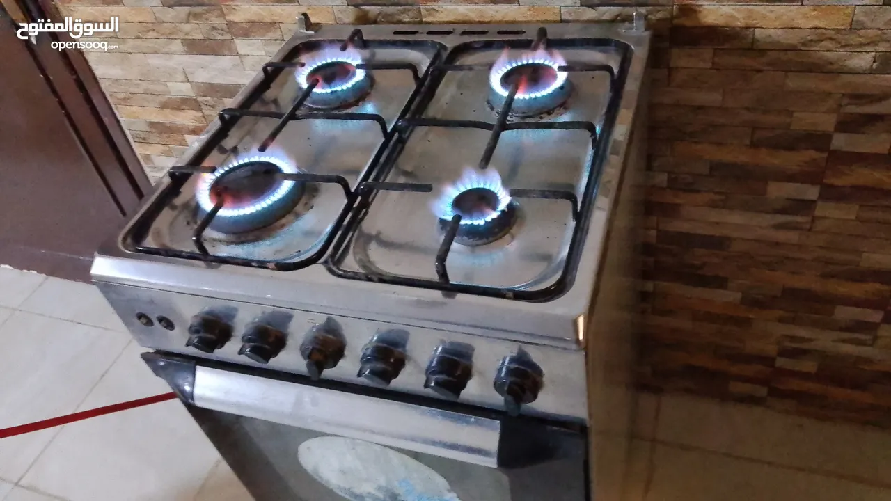فرن غاز اربع عيون مستعمل شغال 100% بحاله جيده