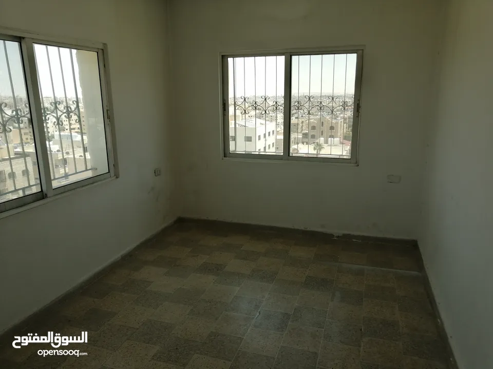 روف للايجار في الهاشمي الشمالي خلف حلويات العنبتاوي قرب مسجد بيعة الرضوان. فارع ويدون مصعد