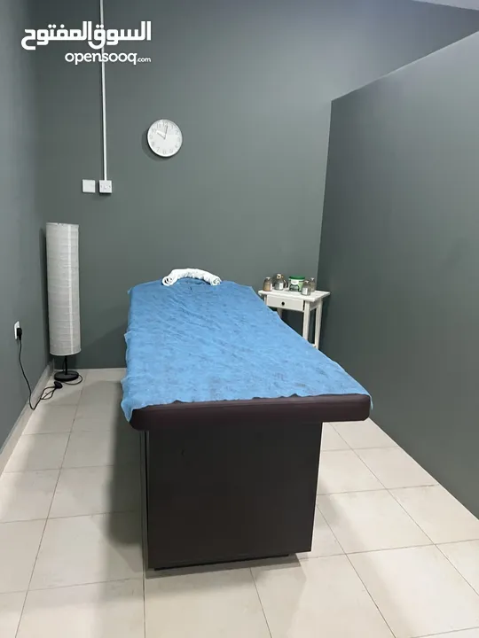 Ladies salon for sale with full furniture