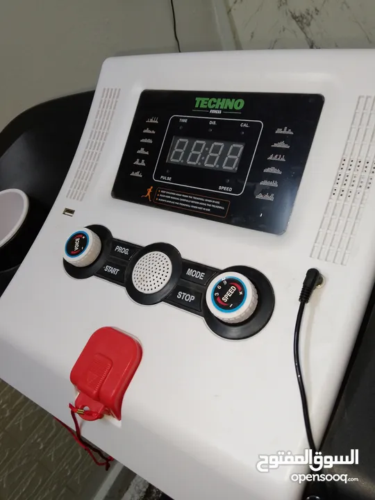 جهاز مشي امريكي بحالة وكاله يوجد عداد يحسب دقات القلب والسعرات الحراريه بسعر مغري