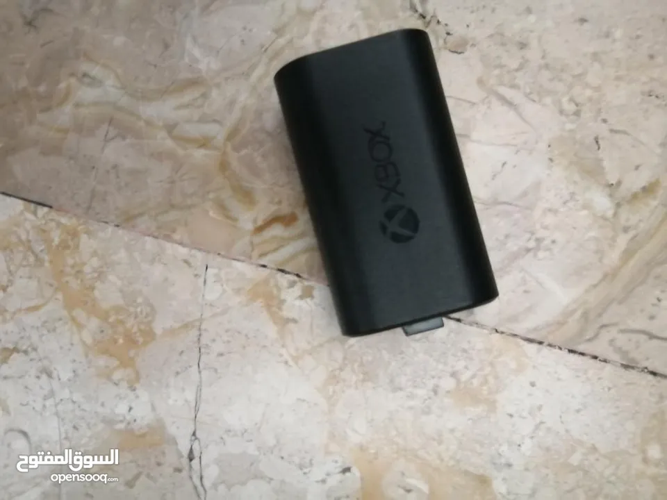 XBOX controller  with rechargeable battery