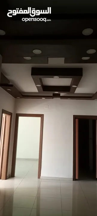 مكاتب ومحلات للايجار في موقع حيوي ومخدوم و بسعر مغري