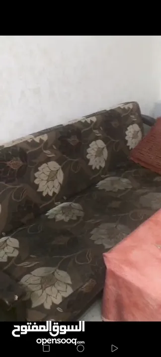 خلف مستشفى الحسين قرب سكن اميمه غرفه و صاله مفروش