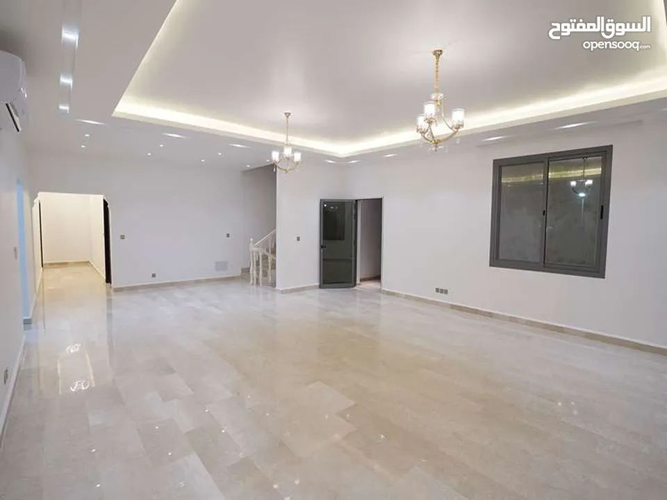 للبيع فيلا 7غرف.بمنطقه شرقان . لوكيشن مميز.مساحه واسعه .استلام فورى.