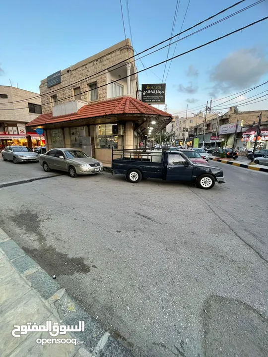 محل مكون من 3 حواصل في  اربد شارع الحصن