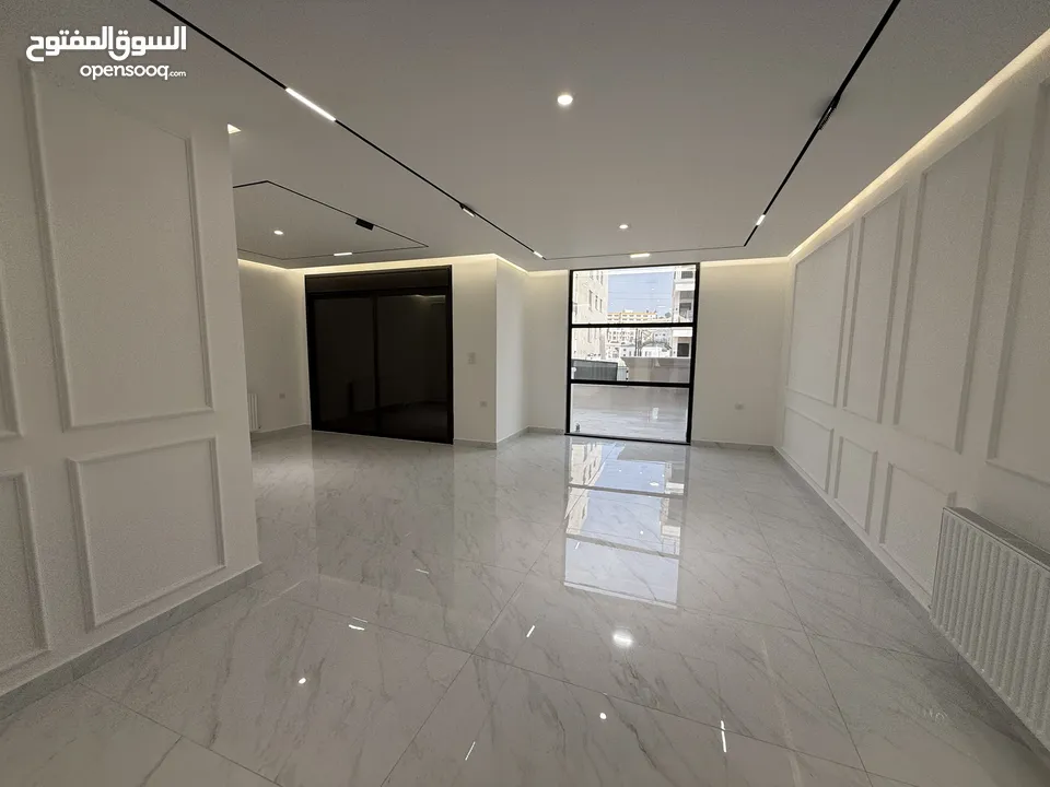بالاقساط شقة طابق ارضي مساحة 200 م + 100 م ترس