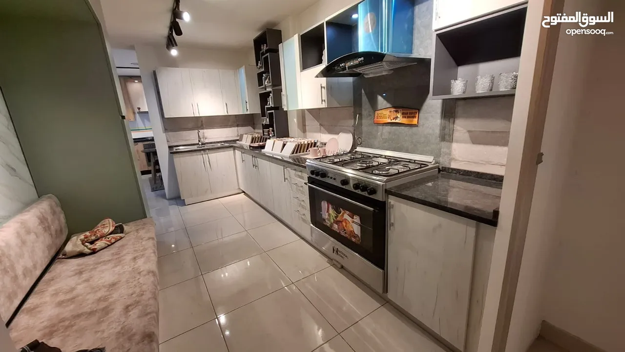 معرض للمطابخ مفروش بالكامل مع الاجهزه في شارع الاذاعه و التلفزيون مقابل سيفوق الجمله الطابق الثاني