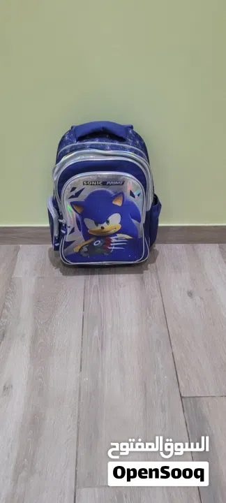 حقيبة اولاد مدرسية ذات جودة عالية و استعمال و حفاظ على الحقيبة بحالة ممتازة شبه جديدة و لا عيوب