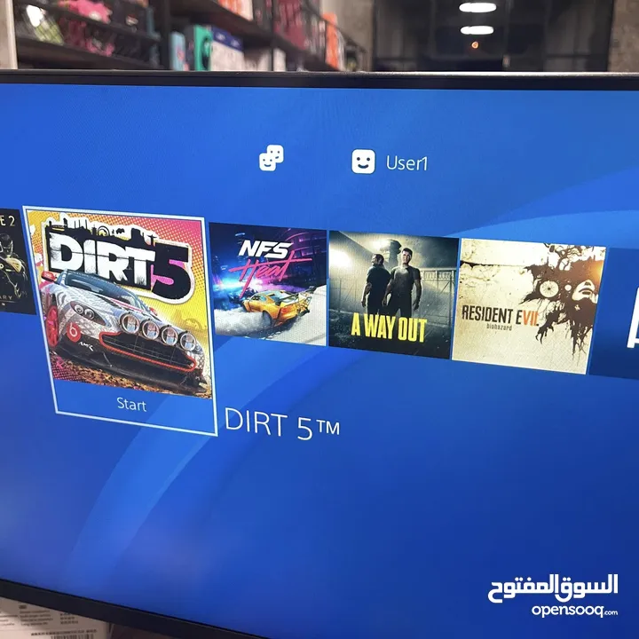 بلاستيشن فور سليم مهكر مع افخم 18 لعبة خرافية و ايدتين أصليات و كامل الكوابل بسعر 950 شيكل فقط