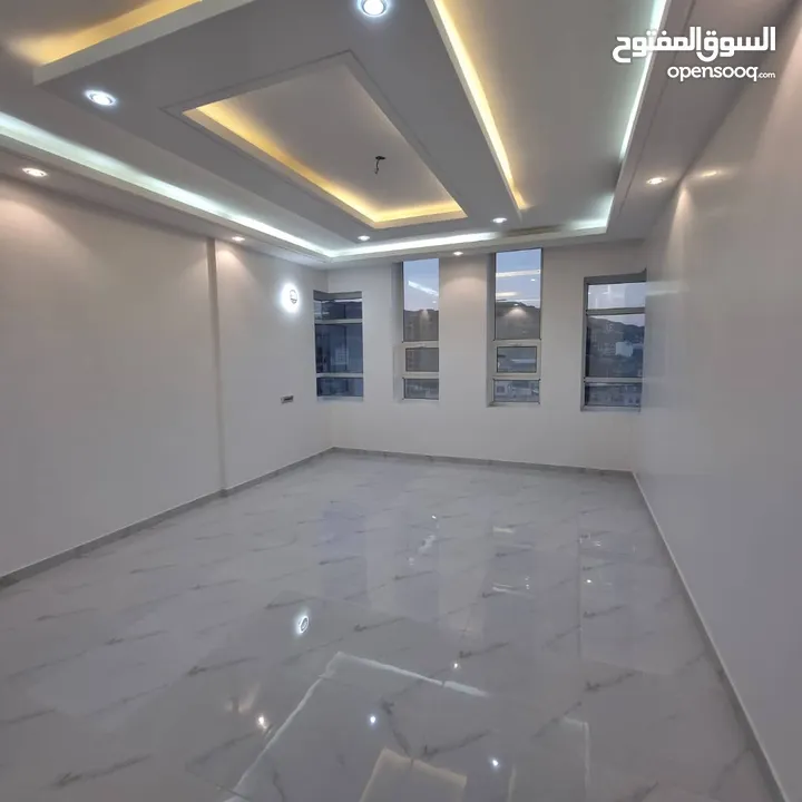 شقة للبيع في صنعاء حدة قريب صالة القصر جاهزة للسكن نظام 6 غرف