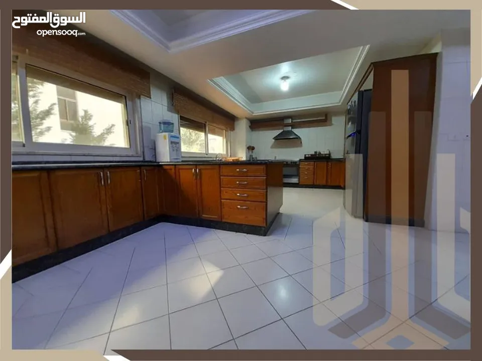 شقة طابقية اول للبيع في دير غبار مساحة 388م