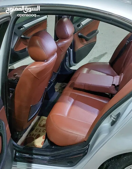 BMW 320i.  للبيع