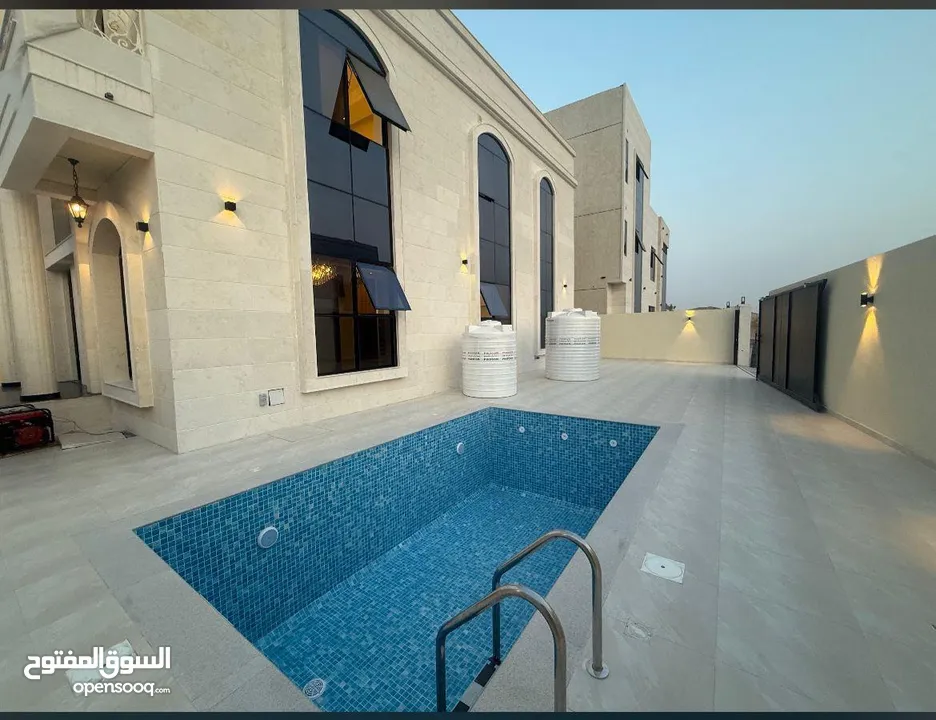 فيلا فاخرة للبيع في الحليو - مقابل أزھى زاوية مميزة – موقع راقٍ وسكني