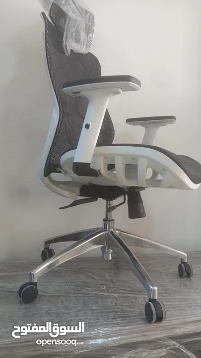 تم تصميم كرسي المكتب الشبكي بهيكل مريح مع منحنى جسم الإنسان بمواصفات مميزة و خاصة جدآ