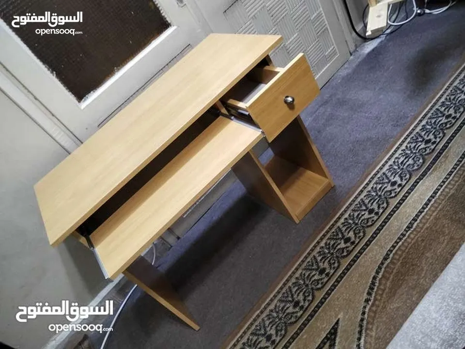 طاولة مكتب مع كرسي مميز بسعر مغري 30دينار