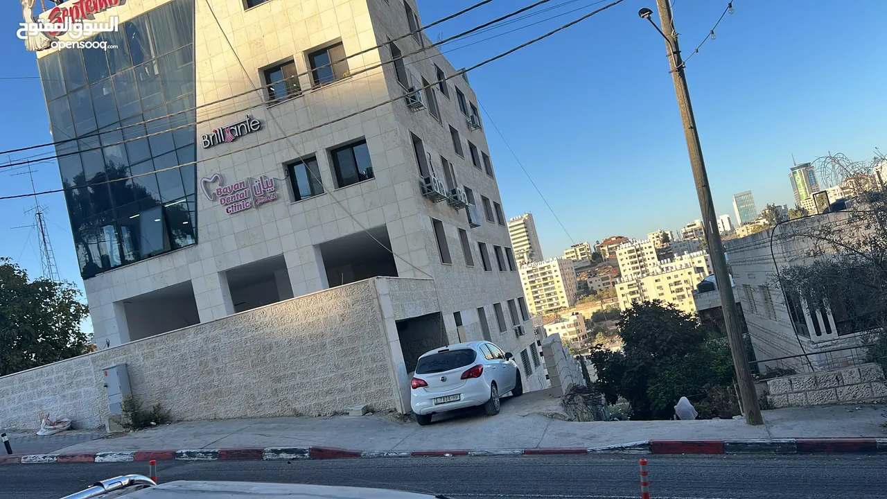 مكتب للبيع في عمارة المدينة لمكتب مؤجر في الشهر 2000شيقل