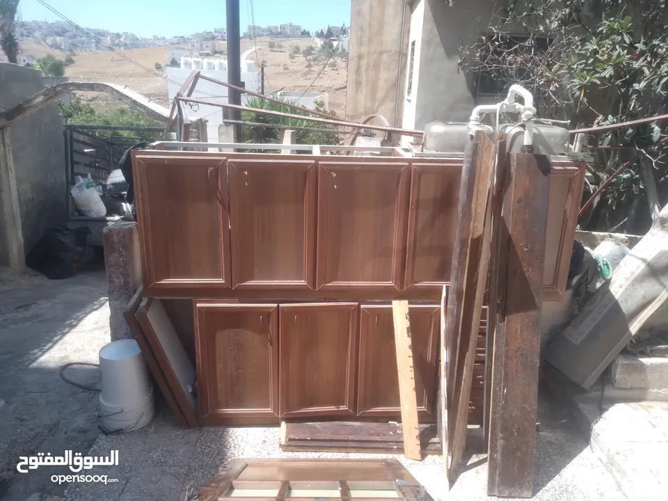 مطبخ ارضي كامل مع باب
