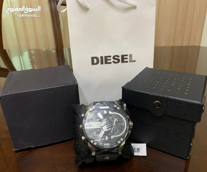 ساعة ديزل Mr daddy DZ7313 أصليه لون اسود بحالة الوكاله جديده للبيع
