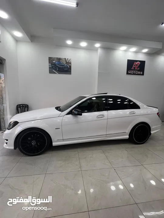 للبيع بسعر حرق كاش او نص بنص مرسيدس C250 فل الفل فتحه سقف كراسي كهرباء برادي خلفيه لدات اماميه وخلفي