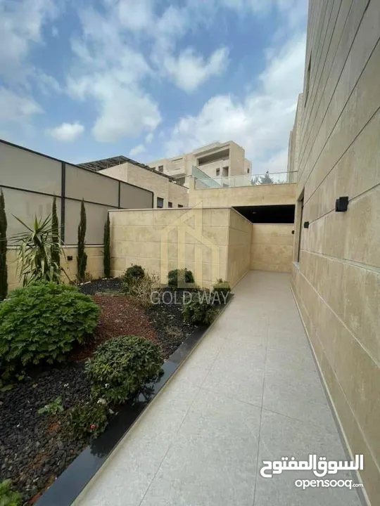 شقة أرضية(طابقية) تشطيبات فلل 450م في أرقى مناطق مناطق الظهير / ref 9490