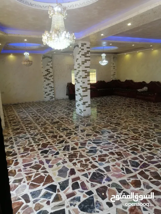 منزل للبيع على شارع 100 مطل منطقة جميلة جدا و هاذيه