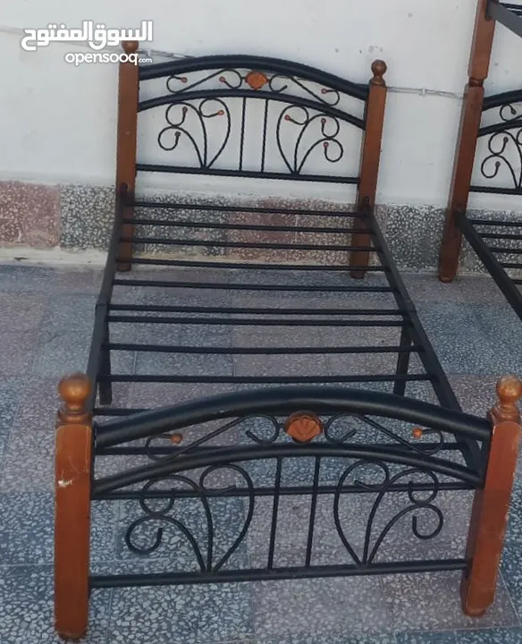 تخت مفرد وسرير بيبي ومكتب دراسه وعرباي