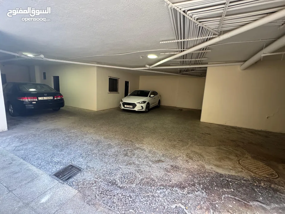 شقة طابقية مميزة للبيع في دير غبار / خلف Centro Mada Amman طريق المطار .