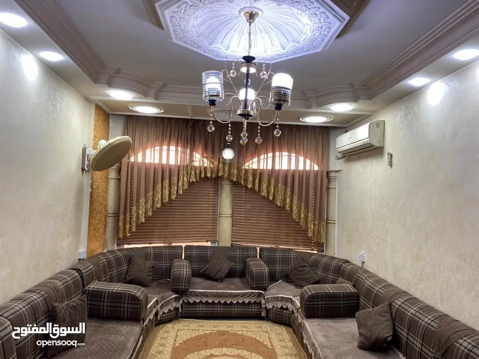 منزل بيت للبيع او للاستثمار مع إمكانية البناء على السطح