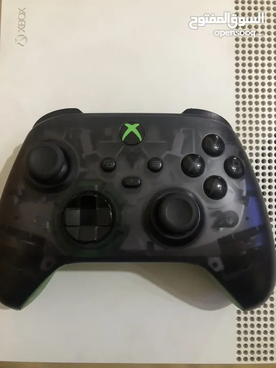 Xbox one s مع كنترولر xbox series x