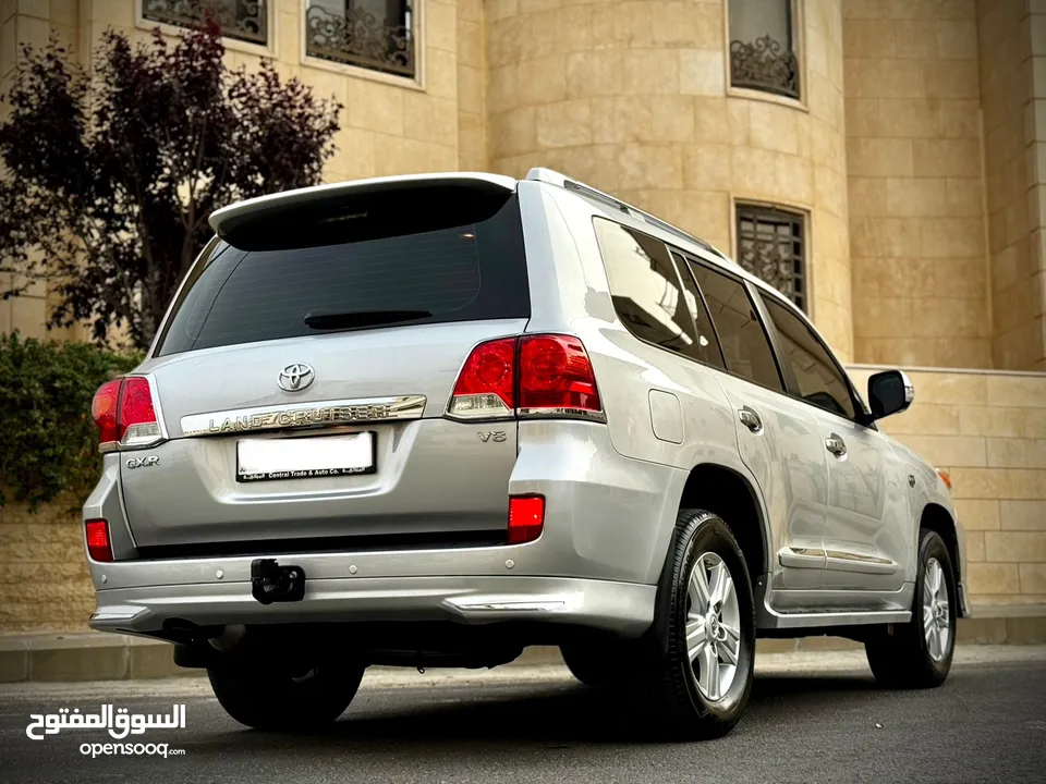 تويوتا لاند كروزر (GXR 2015 (V8 وارد صيانة الشركة ( طلب خاص 60th) مالك واحد بحالة الوكالة