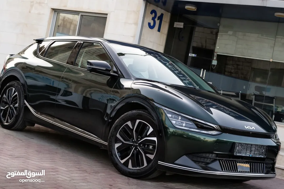 Kia EV6 2022 دفع رباعي بطاريه كبيره فل مسكر  فل اضافات خمس كميرات لون مميز