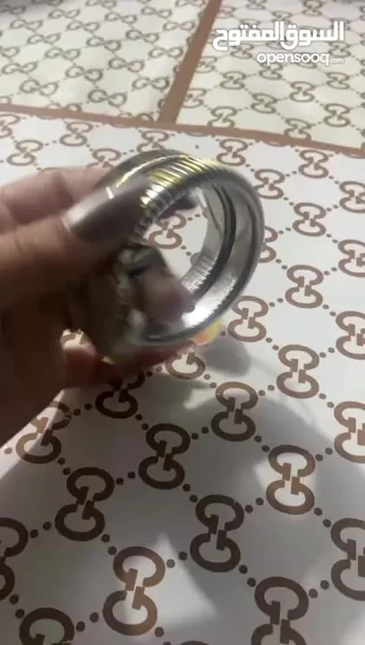 ساعة الحية المميزة