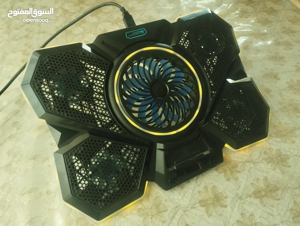 لوحه تبريد جهاز لاب توب خمس مراوح مع اضاءه اللون ار جي بي laptop coolingpad 5-fans RGB lighting
