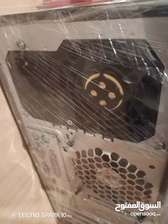 جـــهاز كــــمبيوتر مع جـــميع اكـــسسواراته للبيـــع